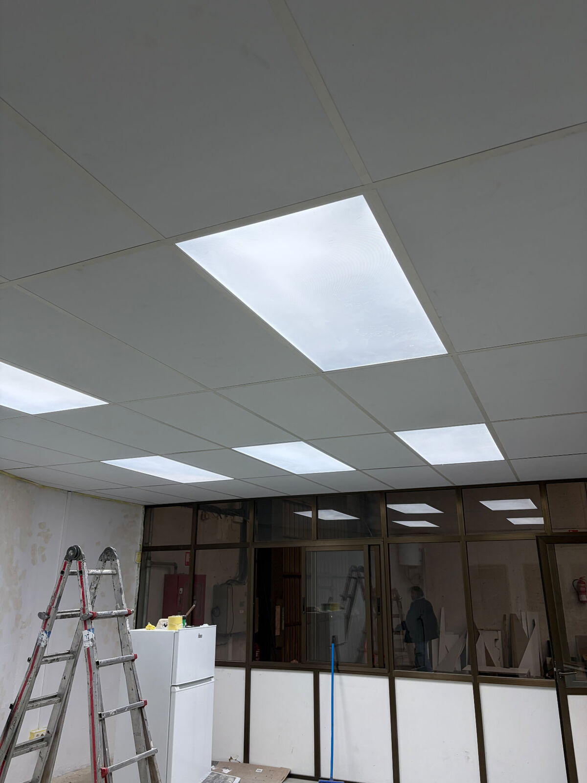 Detalle de paneles LED en una instalación eléctrica de Elektrogune